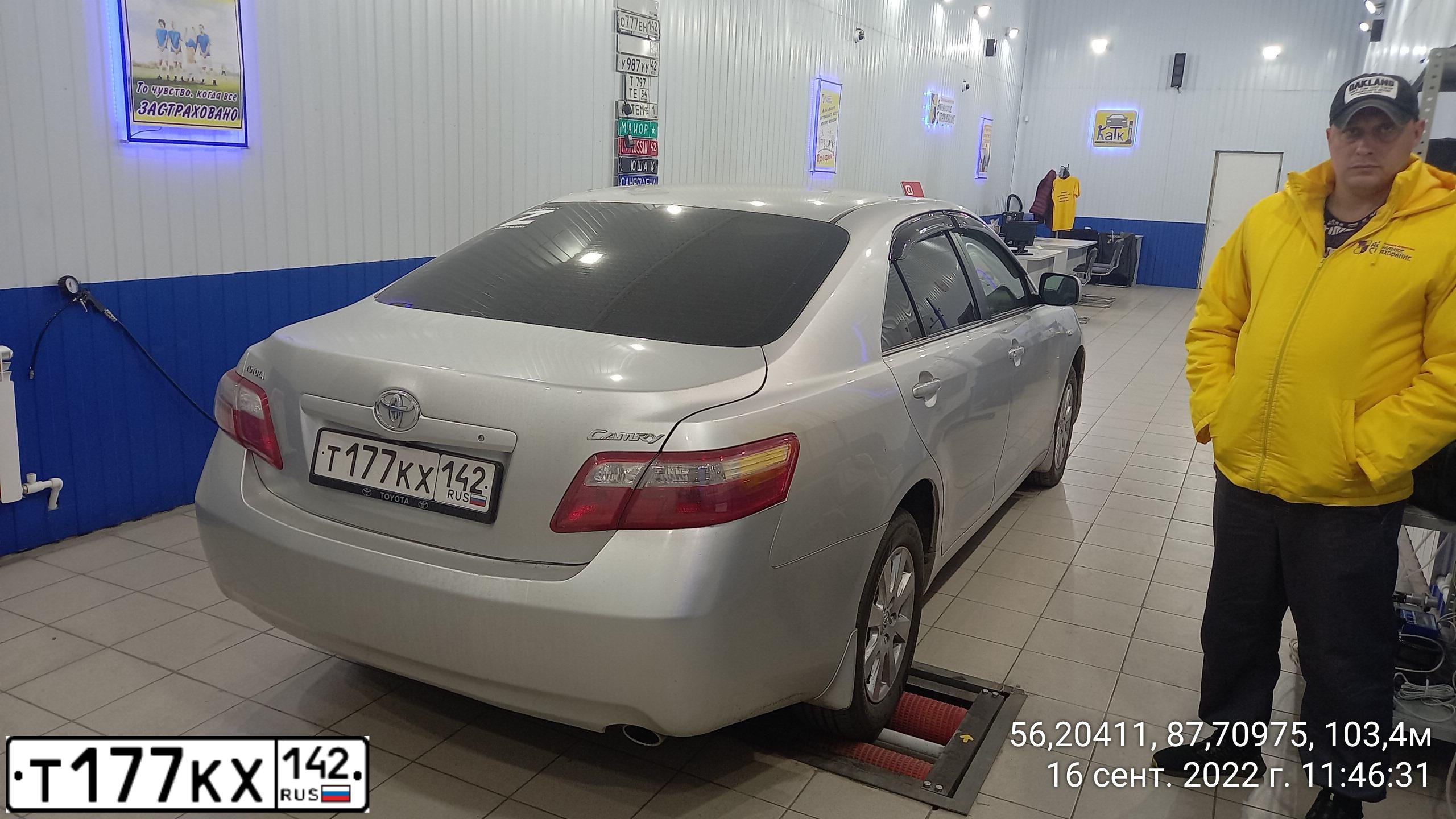 Фото автомобиля TOYOTA CAMRY, 2008 — госномер Н355ЕУ70. Цвет: СЕРЕБРИСТЫЙ МЕТАЛЛИК
