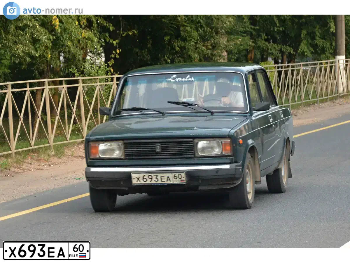 Фото автомобиля LADA 2105 LADA, 2008 — госномер Х693ЕА60. Цвет: Темно-зеленый