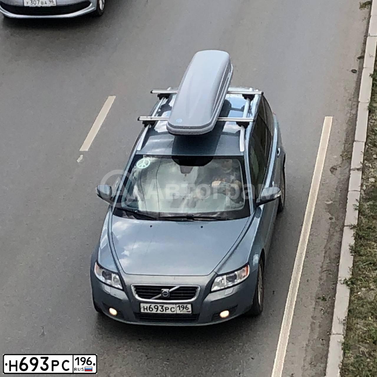 Фото автомобиля VOLVO V50, 2008 — госномер В107ВС196. Цвет: Темно-синий