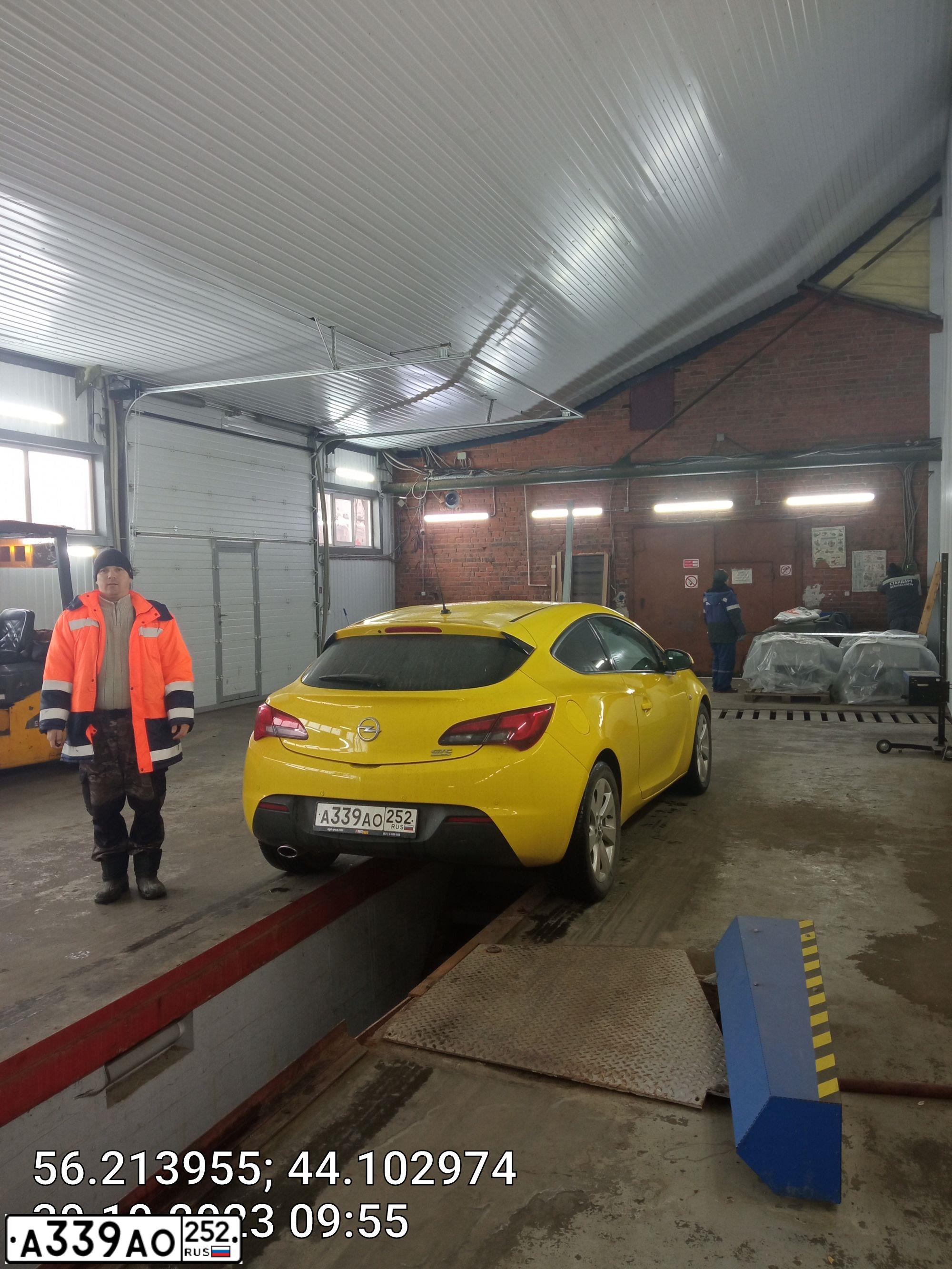 Фото автомобиля OPEL ASTRA, 2013 — госномер Х476ОМ152. Цвет: ЖЕЛТЫЙ