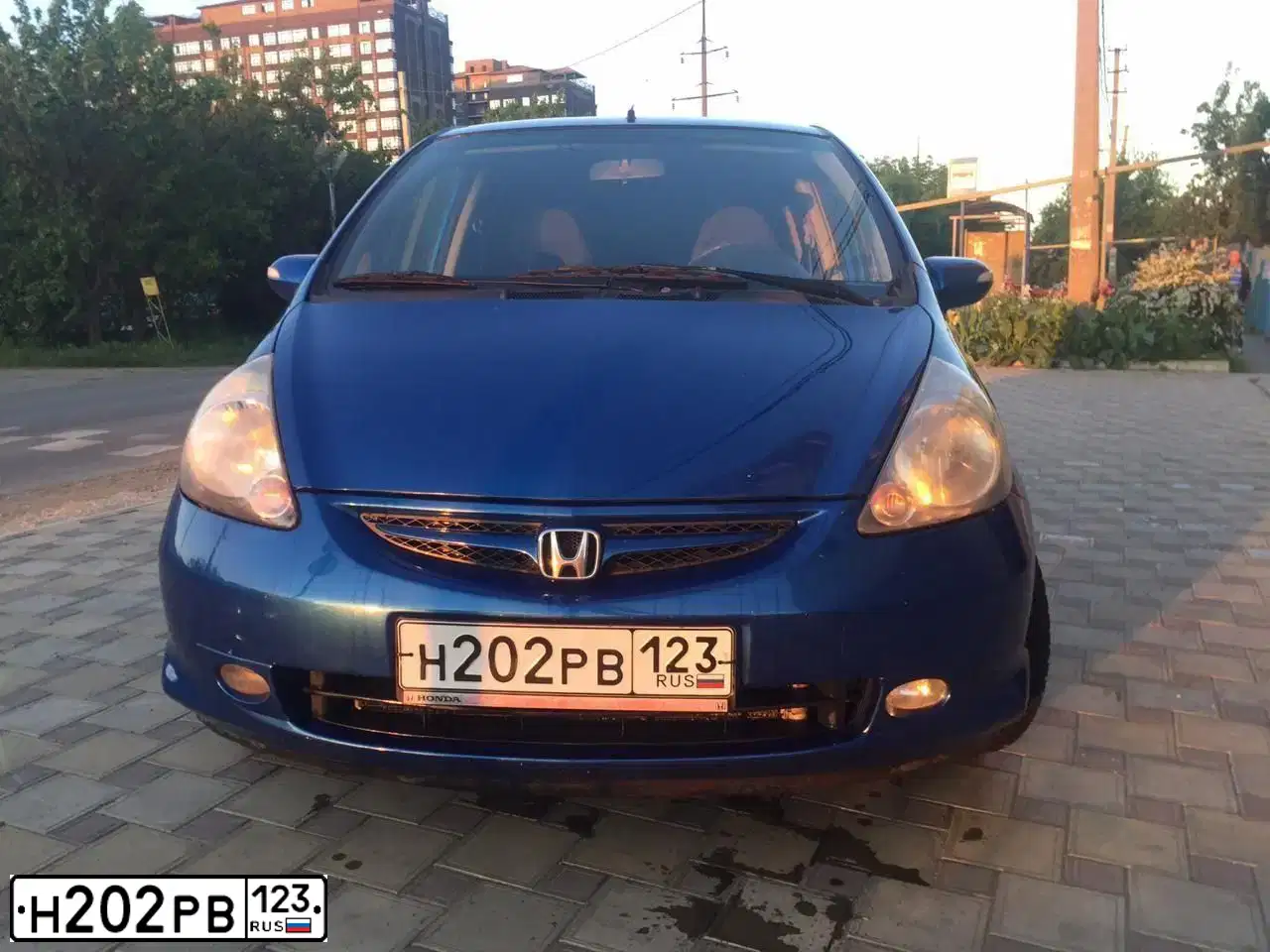 Фото автомобиля HONDA JAZZ, 2008 — госномер Н202РВ123. Цвет: СИНИЙ