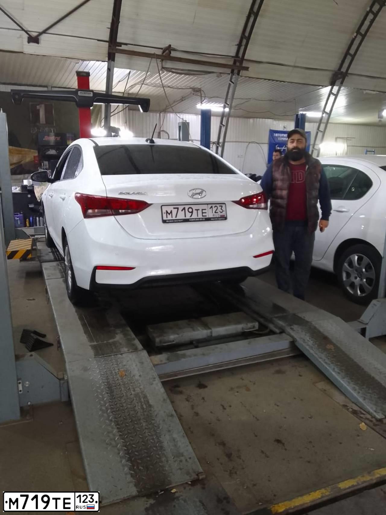 Фото автомобиля HYUNDAI SOLARIS, 2017 — госномер М719ТЕ123. Цвет: БЕЛЫЙ