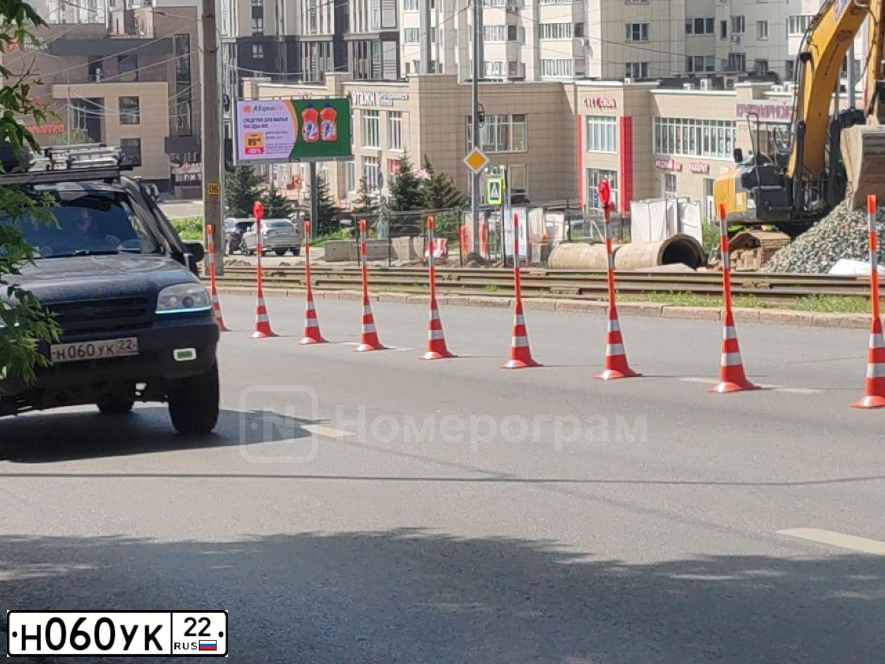 Фото автомобиля CHEVROLET NIVA, 2005 — госномер Н060УК22. Цвет: ЧЕРНЫЙ МЕТАЛЛИК