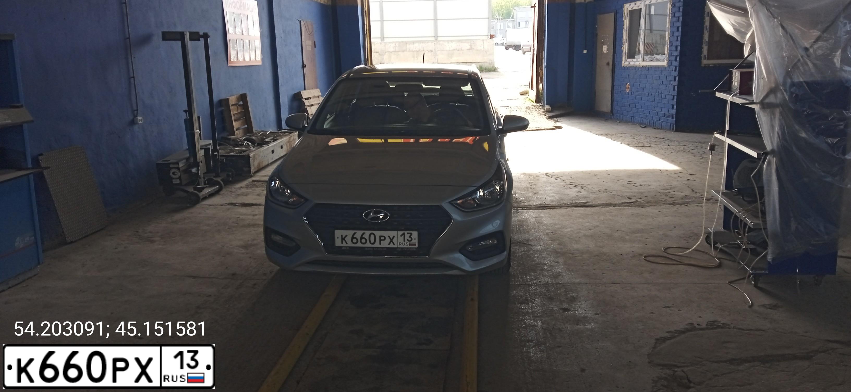 Фото автомобиля HYUNDAI SOLARIS, 2017 — госномер К660РХ13. Цвет: Серебристый