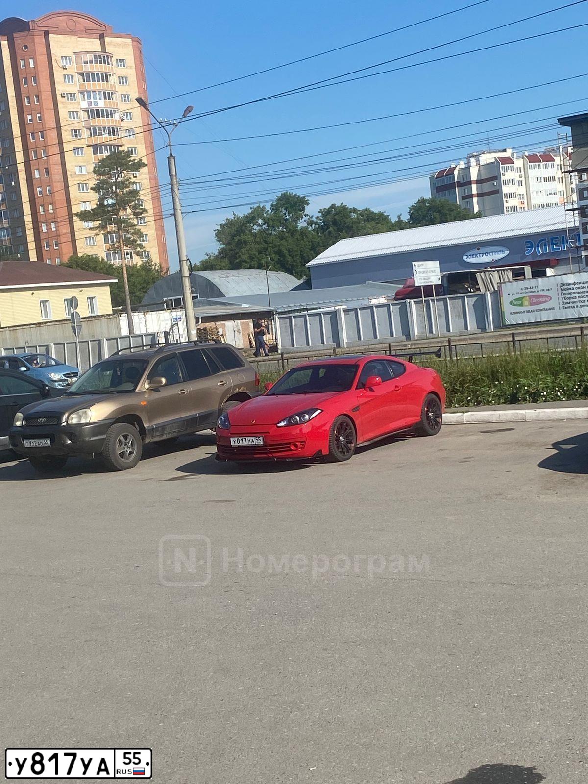 Фото автомобиля HYUNDAI /S-/COUPE / TUSCANI, 2002 — госномер У817УА55. Цвет: Красный