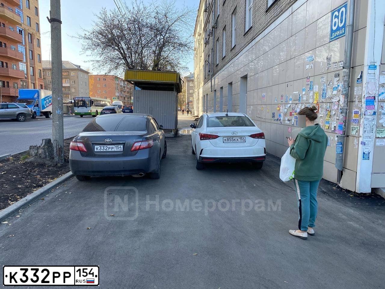 Фото автомобиля TOYOTA CAMRY, 2010 — госномер С700ТУ54. Цвет: СЕРЫЙ МЕТАЛЛИК
