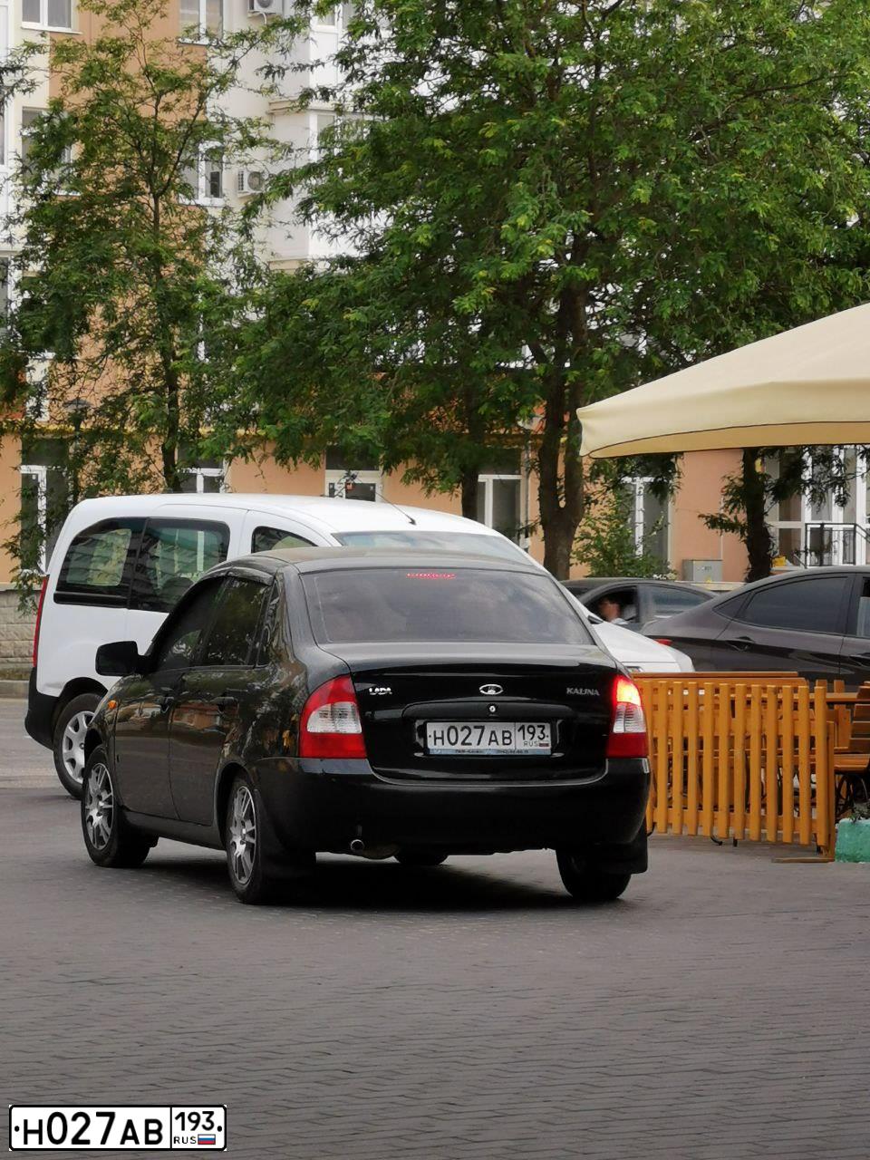 Фото автомобиля LADA 1118 KALINA, 2010 — госномер Р796ЕМ193. Цвет: Сине-Черный