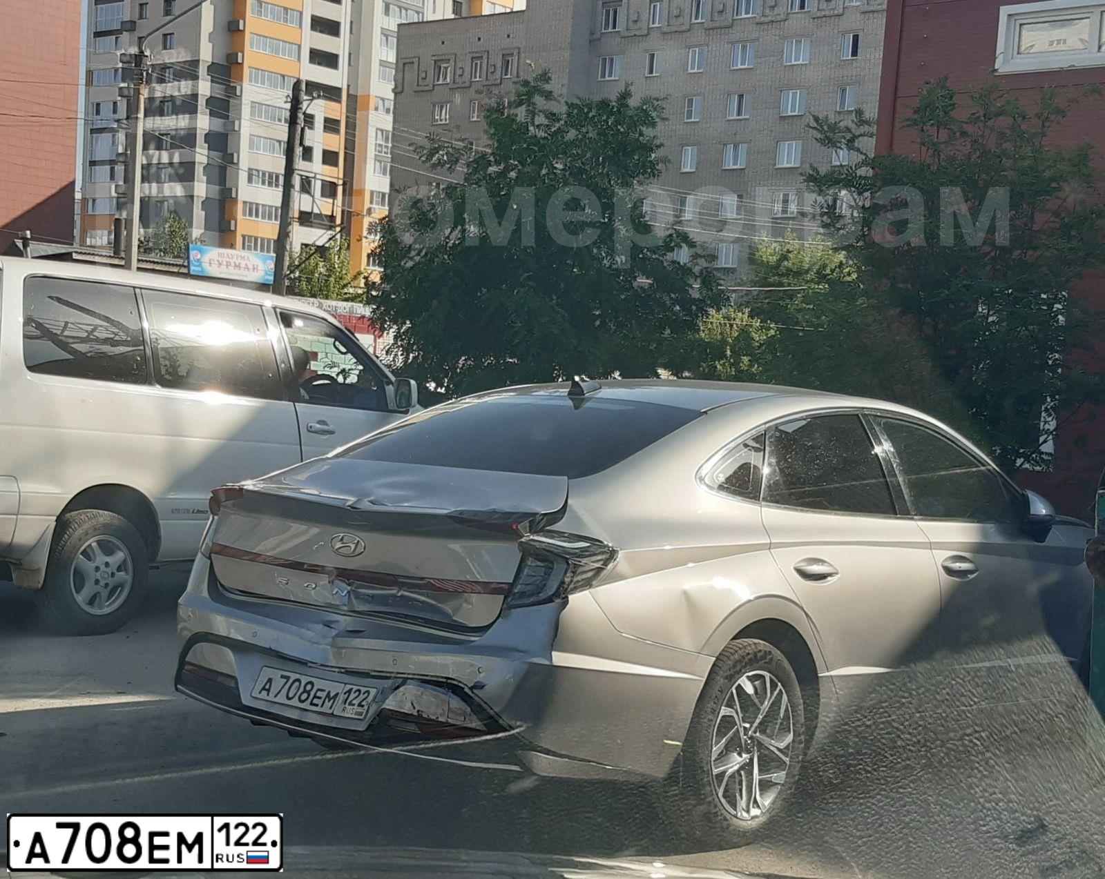 Фото автомобиля HYUNDAI SONATA, 2020 — госномер А708ЕМ122. Цвет: СВЕТЛО-СЕРЫЙ