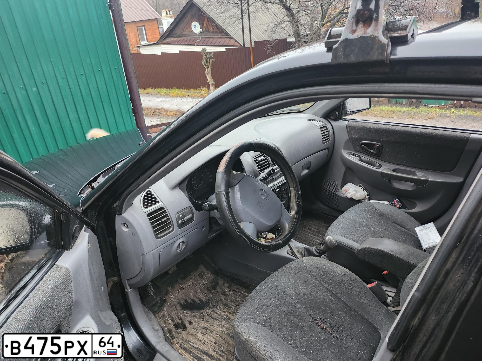 Фото автомобиля HYUNDAI ACCENT, 2006 — госномер У121ТУ193. Цвет: ЧЕРНЫЙ