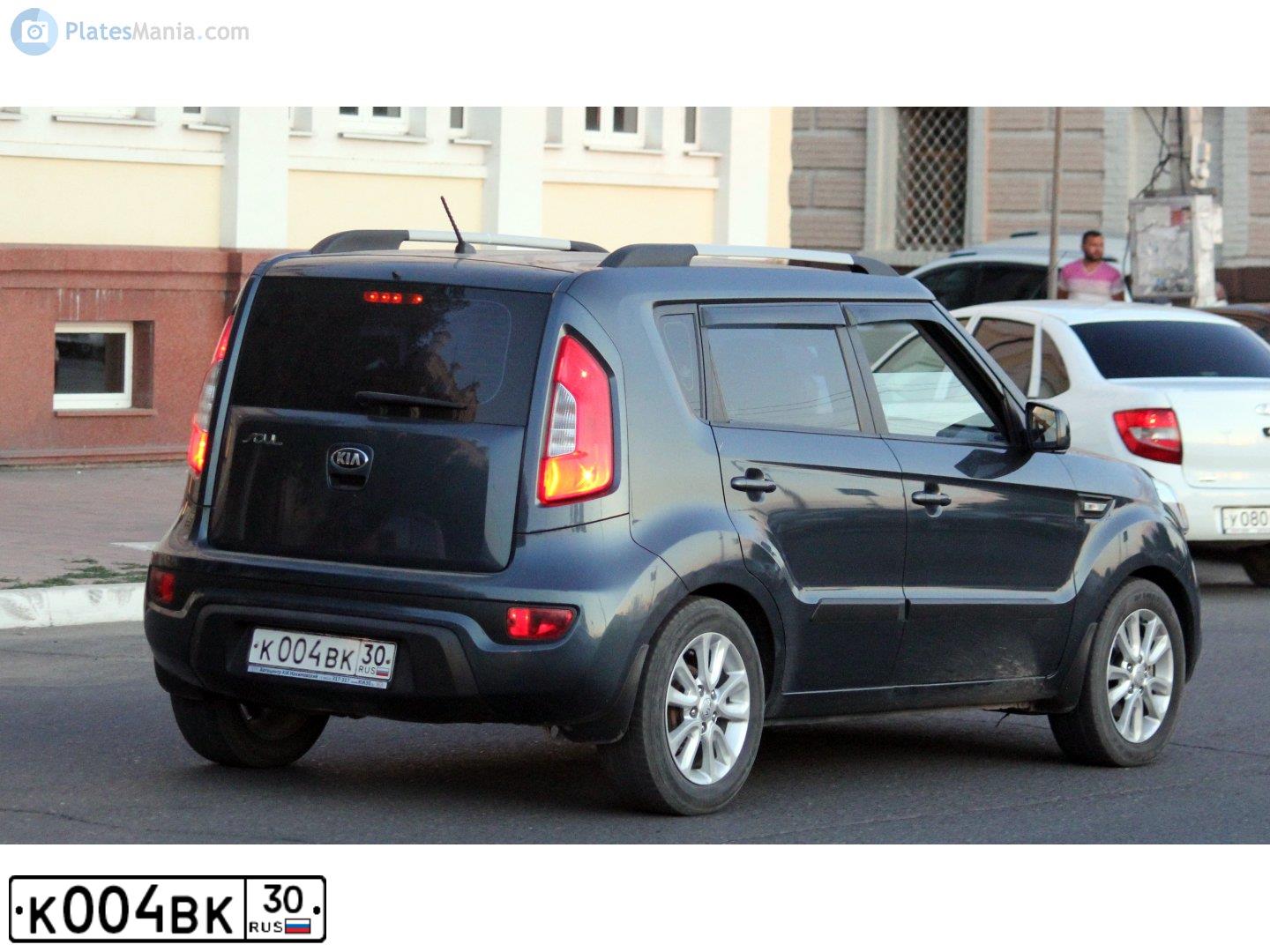 Фото автомобиля KIA SOUL, 2013 — госномер С679МХ30. Цвет: синий
