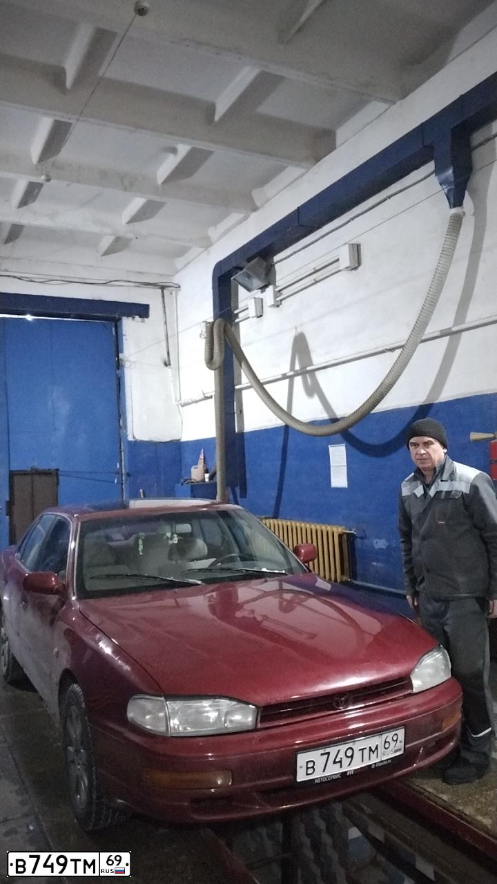 Фото автомобиля TOYOTA CAMRY, 1994 — госномер Р195НА68. Цвет: ВИШНЕВЫЙ