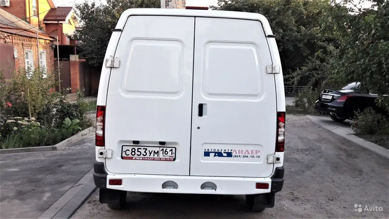 Фото автомобиля GAZ 2752 SOBOL, 2015 — госномер Т764КО123. Цвет: Белый