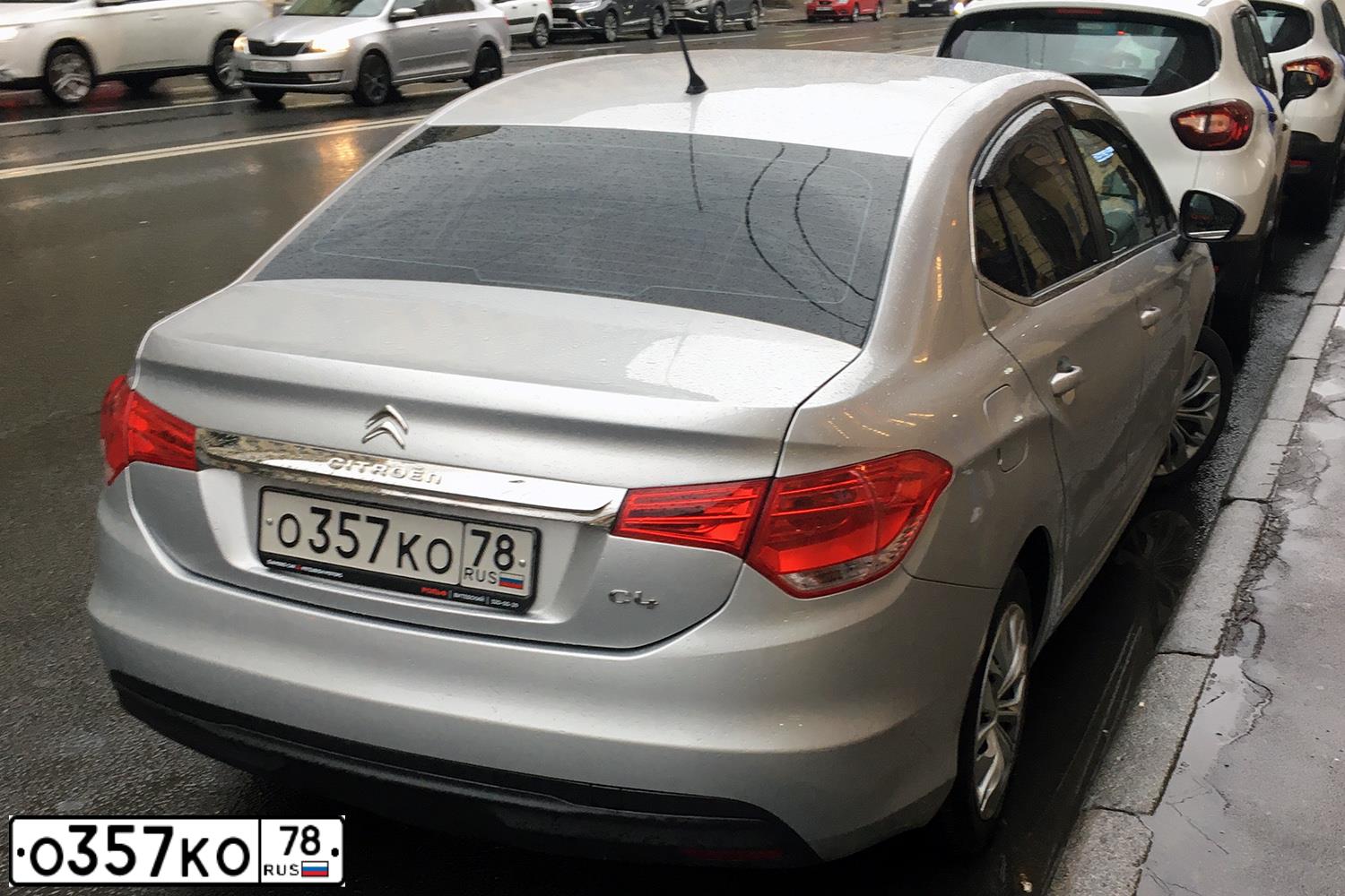 Фото автомобиля MERCEDES GL-KLASSE, 2010 — госномер О357КО78. Цвет: Коричневый