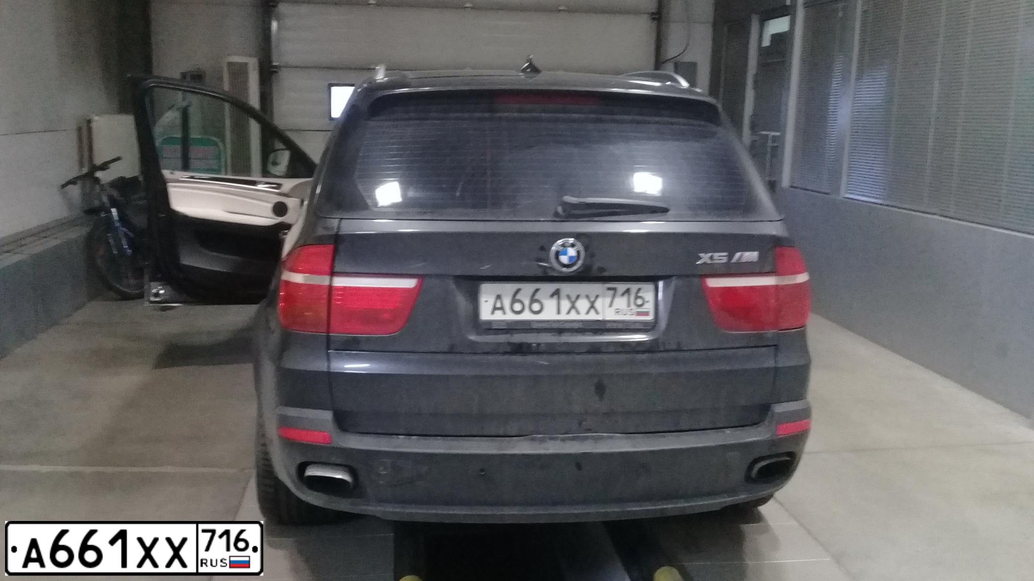 Фото автомобиля BMW X5, 2010 — госномер С760КМ138. Цвет: ТЕМНО-СЕРЫЙ