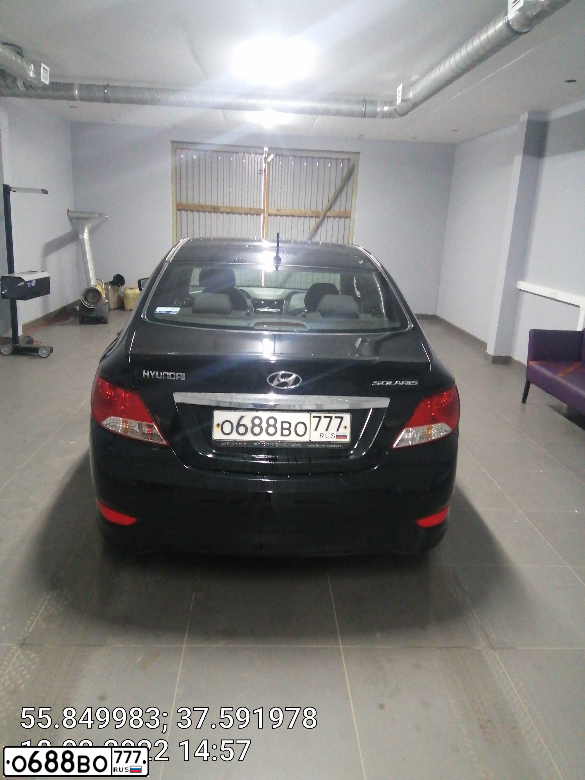 Фото автомобиля HYUNDAI SOLARIS, 2013 — госномер В689ЕЕ799. Цвет: ЧЕРНЫЙ