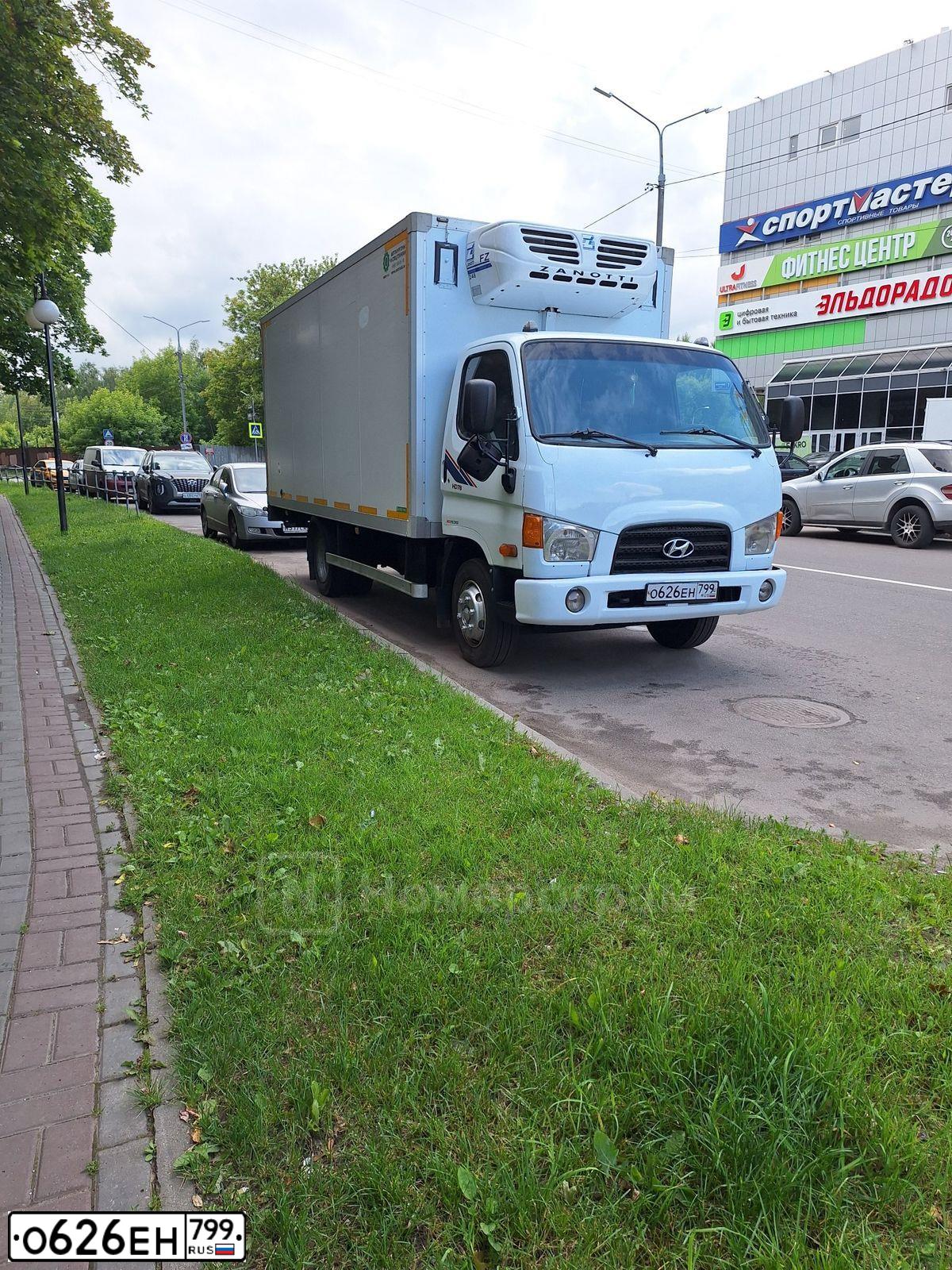Фото автомобиля HYUNDAI HD-SERIE, 2013 — госномер О626ЕН799. Цвет: Белый