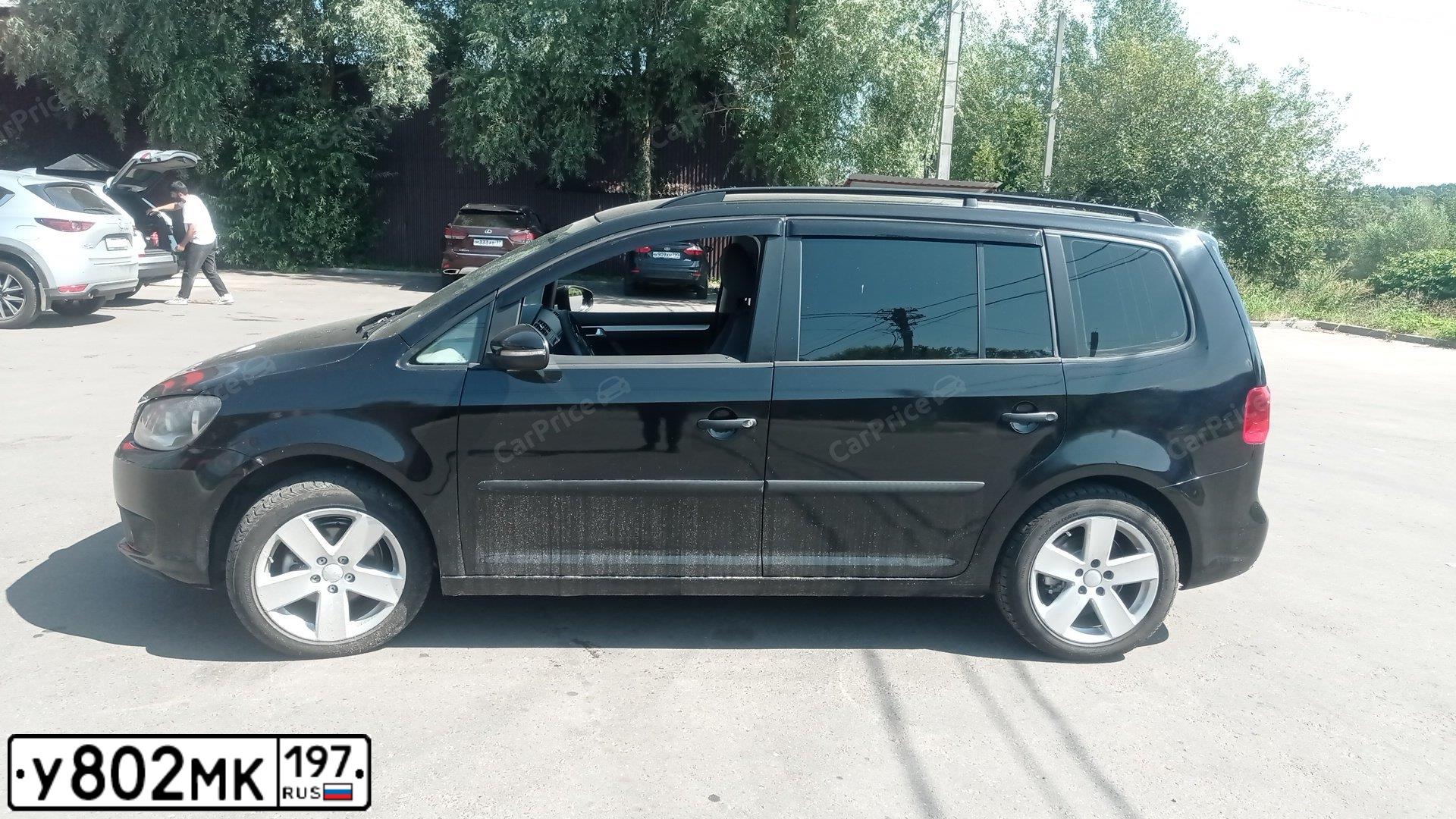 Фото автомобиля VOLKSWAGEN TOURAN, 2010 — госномер Х510НР05. Цвет: ЧЕРНЫЙ