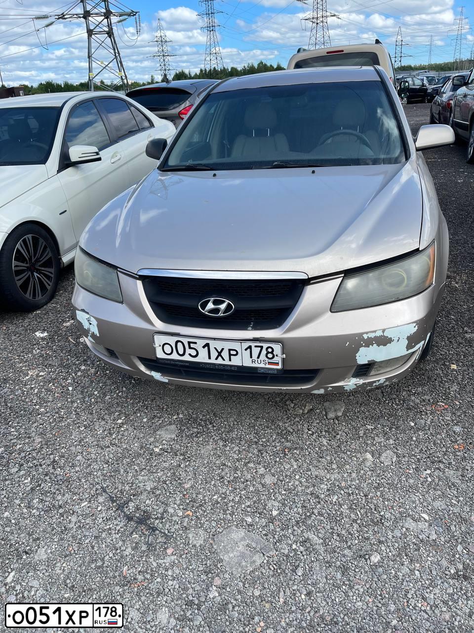 Фото автомобиля HYUNDAI SONATA, 2005 — госномер О051ХР178. Цвет: БЕЖЕВЫЙ