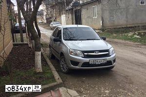 Фото автомобиля LADA 2190 GRANTA, 2012 — госномер О834ХР39. Цвет: Серебристый
