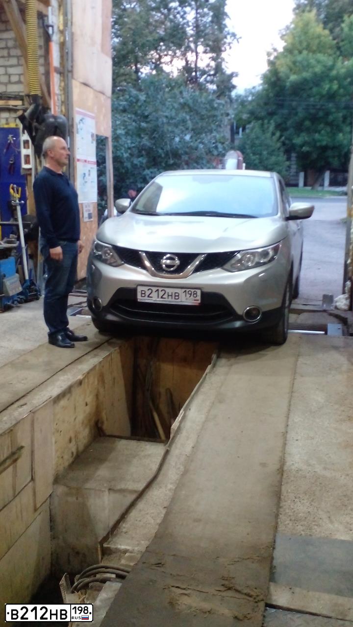 Фото автомобиля NISSAN QASHQAI, 2014 — госномер М676СЕ21. Цвет: Серебристый