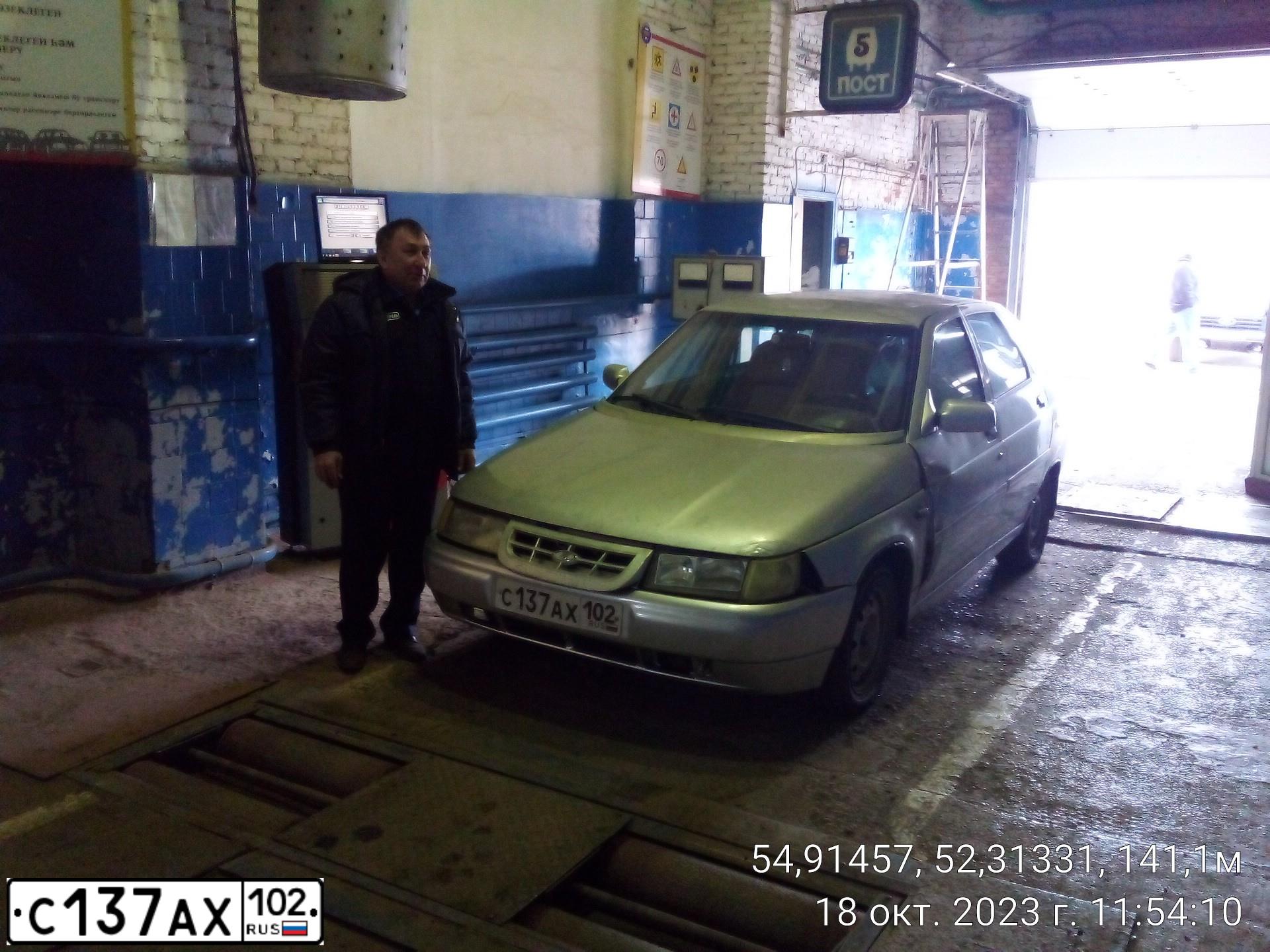 Фото автомобиля LADA 2112, 2002 — госномер С076КЕ716. Цвет: СВЕТЛО-СЕРЕБР. МЕТАЛЛИК