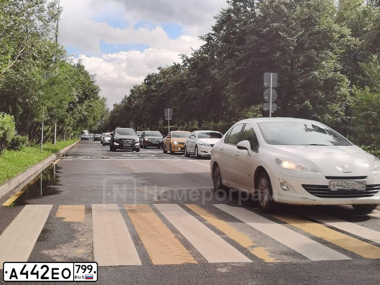 Фото автомобиля PEUGEOT 408, 2016 — госномер Х777СА777. Цвет: БЕЛЫЙ