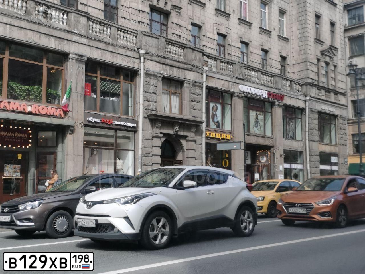 Фото автомобиля TOYOTA ТОЙОТА C-HR, 2019 — госномер В129ХВ198. Цвет: Белый
