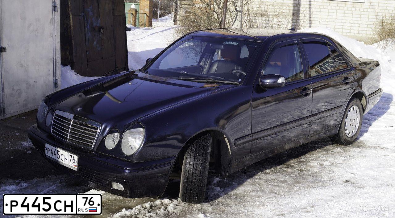 Фото автомобиля MERCEDES E-KLASSE, 1997 — госномер О548ТВ29. Цвет: синий