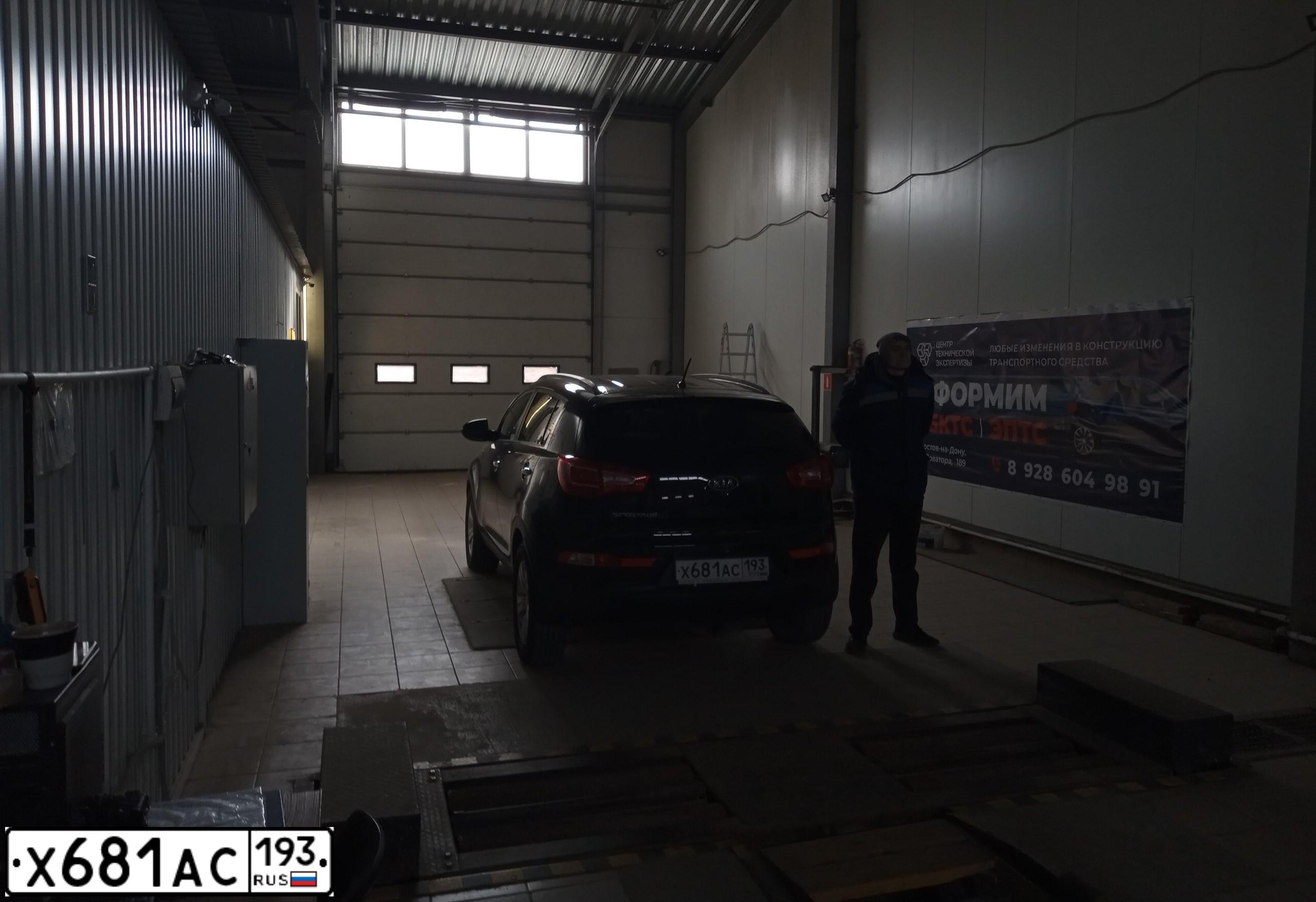 Фото автомобиля KIA SPORTAGE, 2011 — госномер К060НК136. Цвет: ЧЕРНЫЙ ПЕРЛАМУТР