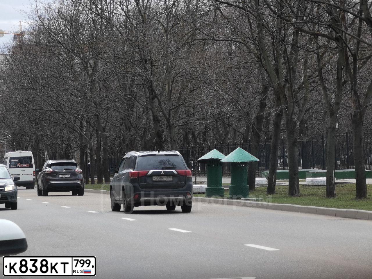 Фото автомобиля MITSUBISHI OUTLANDER, 2018 — госномер К838КТ799. Цвет: ЧЕРНЫЙ