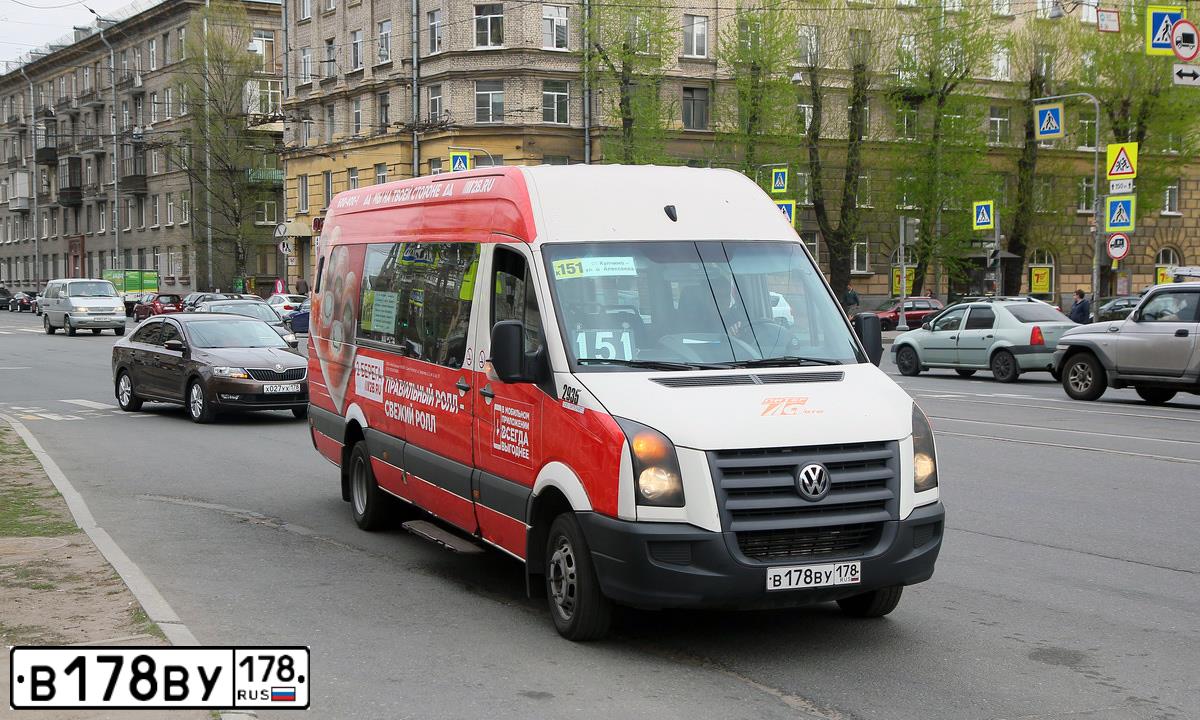 Фото автомобиля VOLKSWAGEN CRAFTER, 2011 — госномер В178ВУ178. Цвет: СЕРО-БЕЛЫЙ