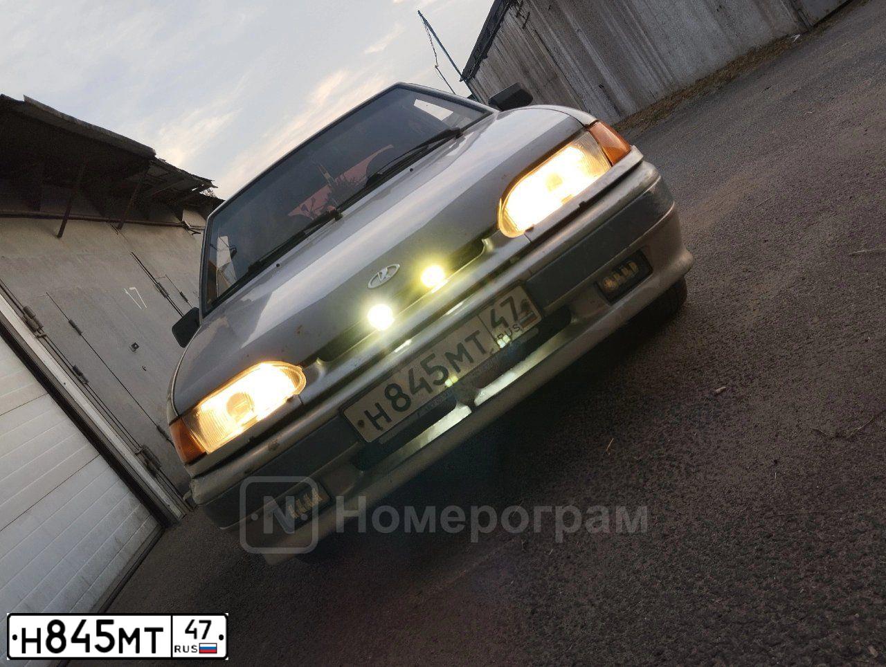 Фото автомобиля LADA 2114 SAMARA, 2005 — госномер Н845МТ47. Цвет: СЕРЕБРИСТО-БЕЖЕВЫЙ