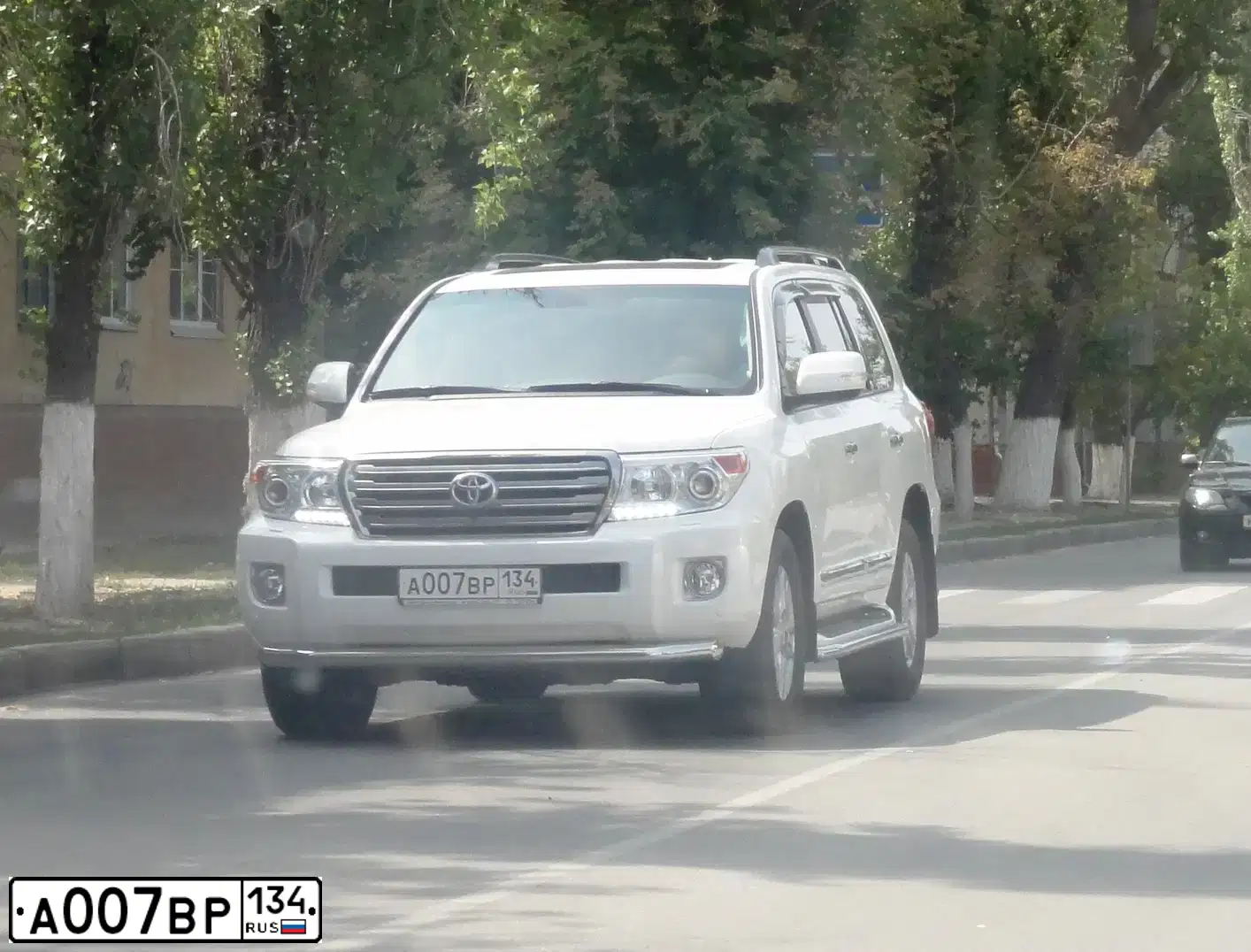Фото автомобиля МЕРСЕДЕС-БЕНЦ E 200 4MATIC, 2018 — госномер Т165КЕ790. Цвет: Белый