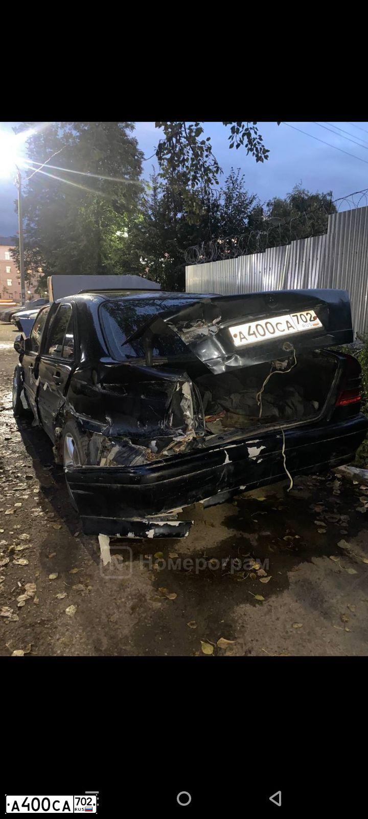 Фото автомобиля MERCEDES C-KLASSE, 1998 — госномер А400СА702. Цвет: ЧЕРНЫЙ