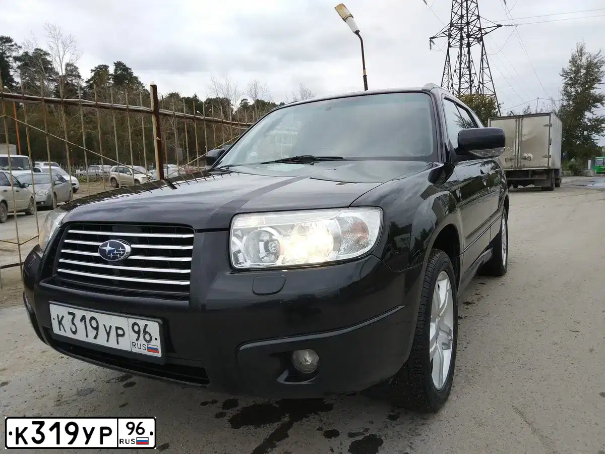 Фото автомобиля SUBARU FORESTER, 2007 — госномер К319УР96. Цвет: ЧЕРНЫЙ