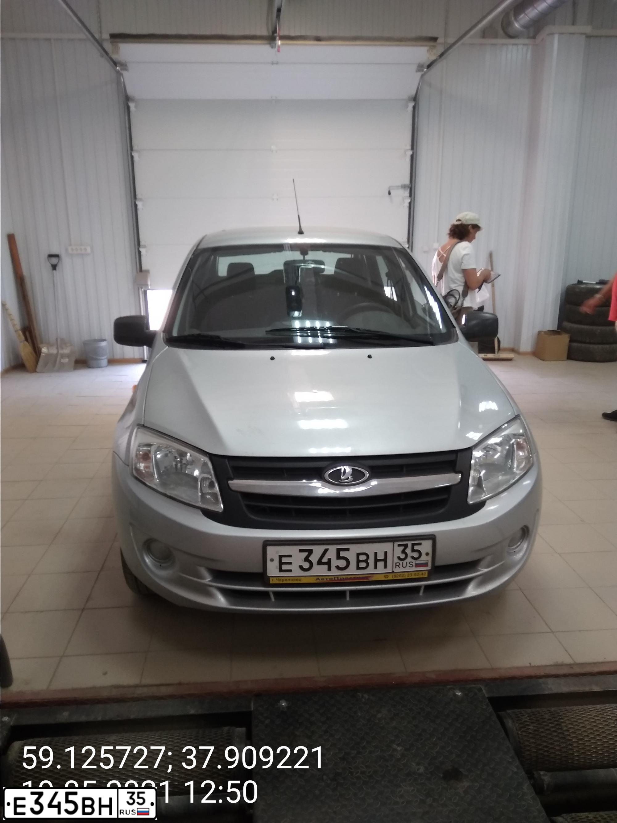 Фото автомобиля LADA 2190 GRANTA, 2013 — госномер Е345ВН35. Цвет: СЕРЕБРИСТЫЙ