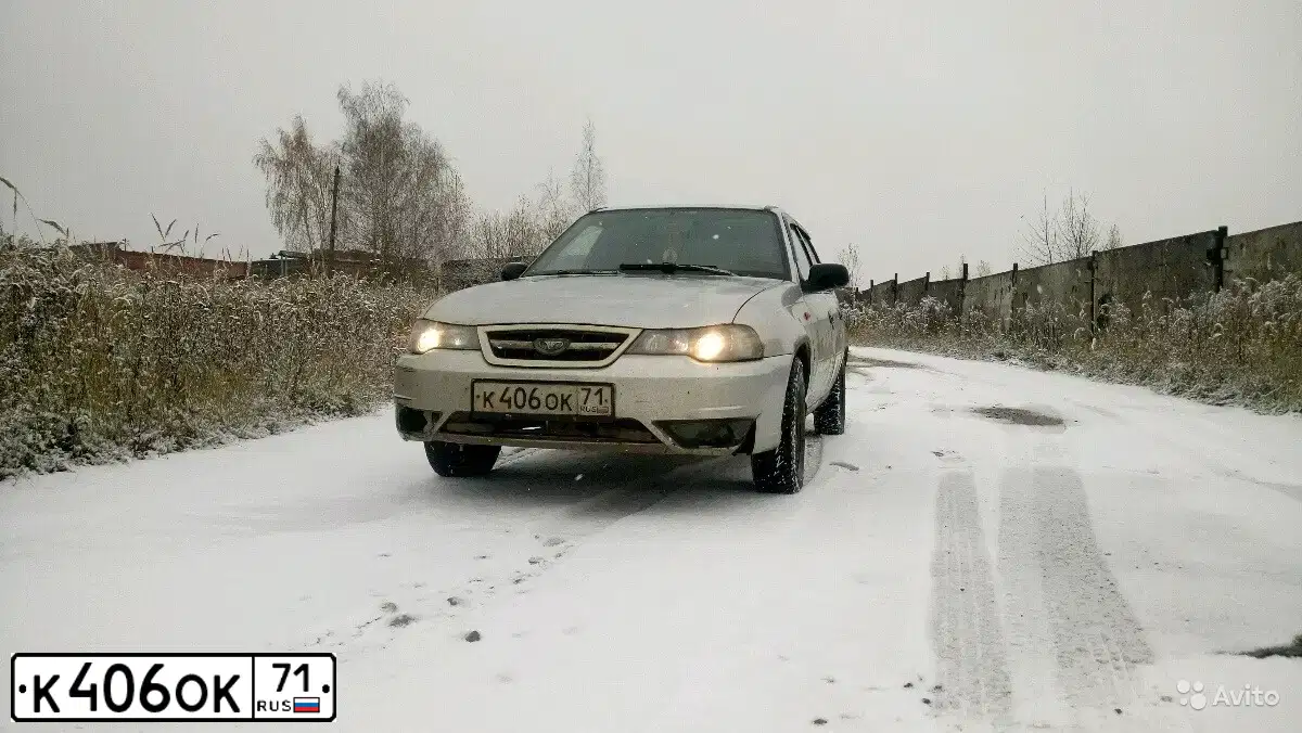 Фото автомобиля DAEWOO NEXIA, 2010 — госномер К406ОК71. Цвет: Серебристый
