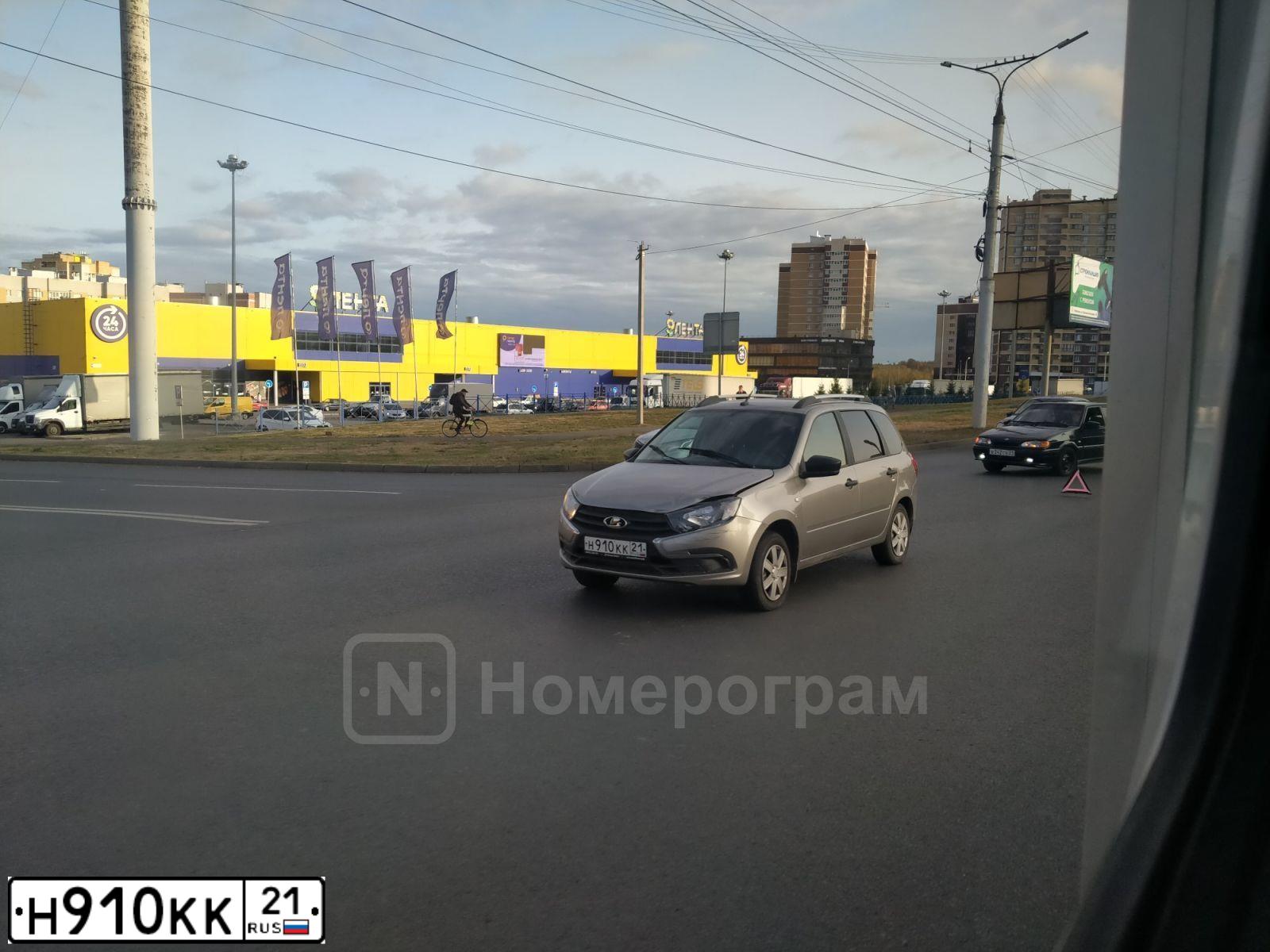 Фото автомобиля LADA 2194 GRANTA, 2020 — госномер Н910КК21. Цвет: СЕРЫЙ