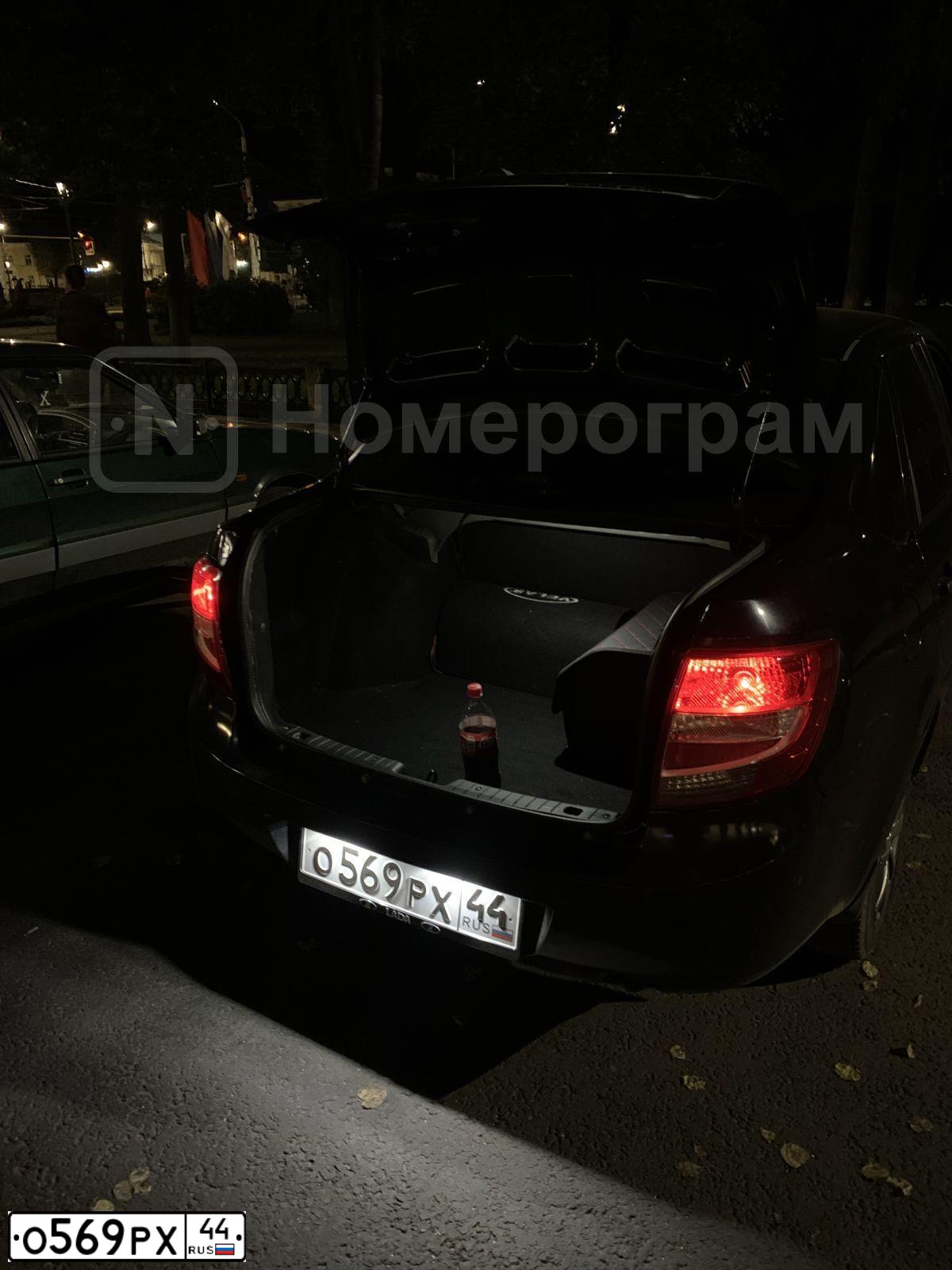 Фото автомобиля LADA 2190 GRANTA, 2013 — госномер О569РХ44. Цвет: Сине-Черный