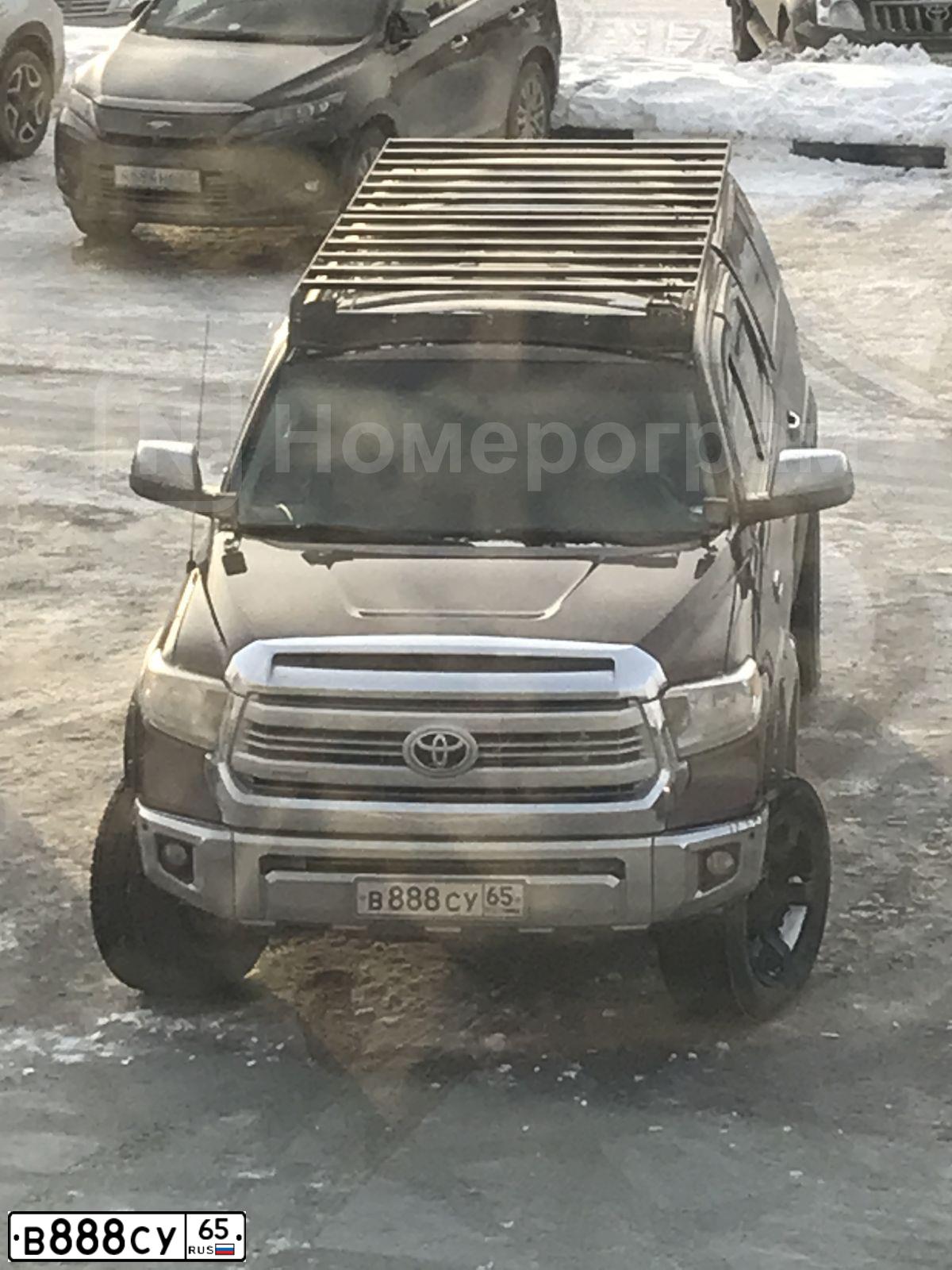 Фото автомобиля TOYOTA TUNDRA, 2014 — госномер Х260КХ65. Цвет: Коричневый