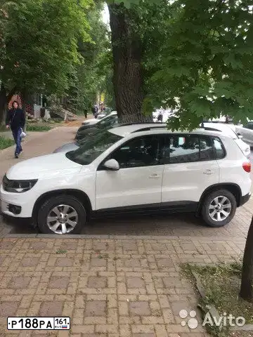 Фото автомобиля VOLKSWAGEN TIGUAN, 2012 — госномер В521АА761. Цвет: Белый