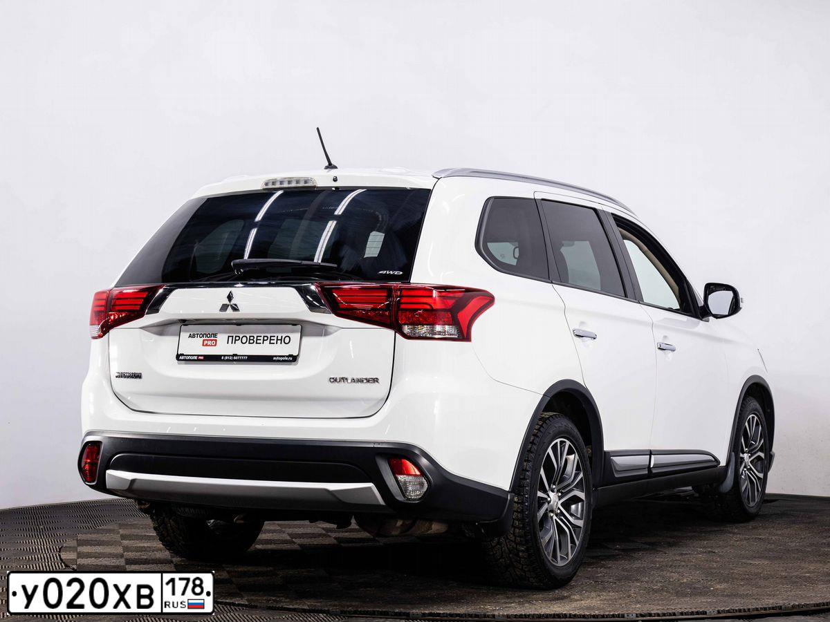 Фото автомобиля MITSUBISHI OUTLANDER, 2016 — госномер У020ХВ178. Цвет: БЕЛЫЙ