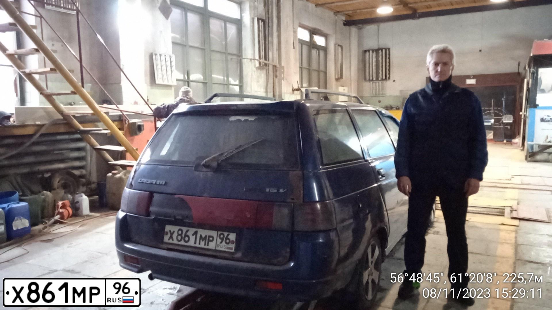 Фото автомобиля LADA 2111, 2006 — госномер Х861МР96. Цвет: ТЕМНО-СИНИЙ