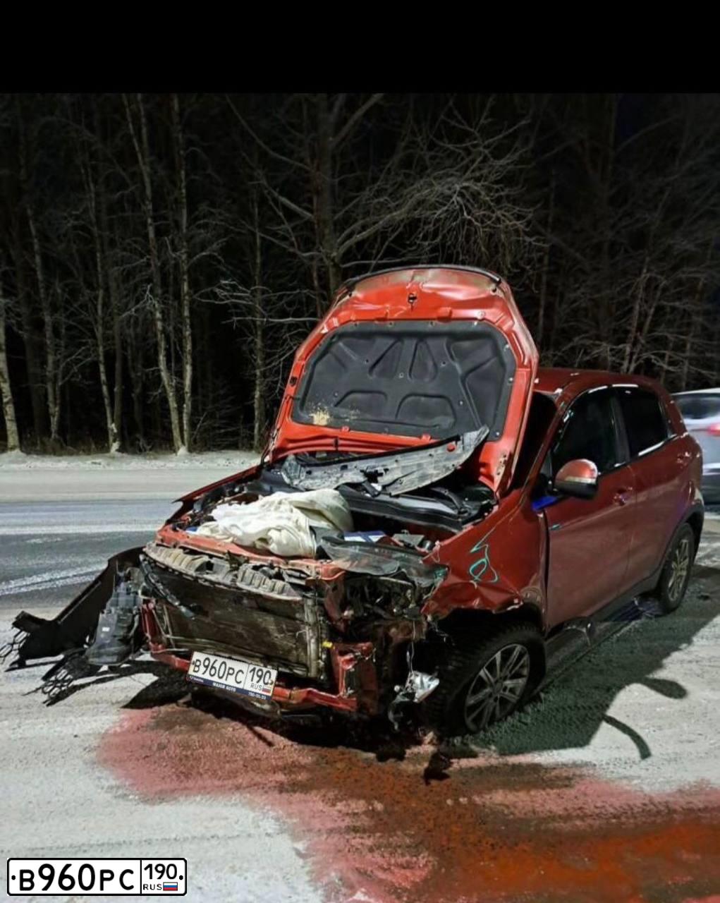 Фото автомобиля SSANGYONG ACTYON, 2011 — госномер В960РС190. Цвет: КРАСНЫЙ