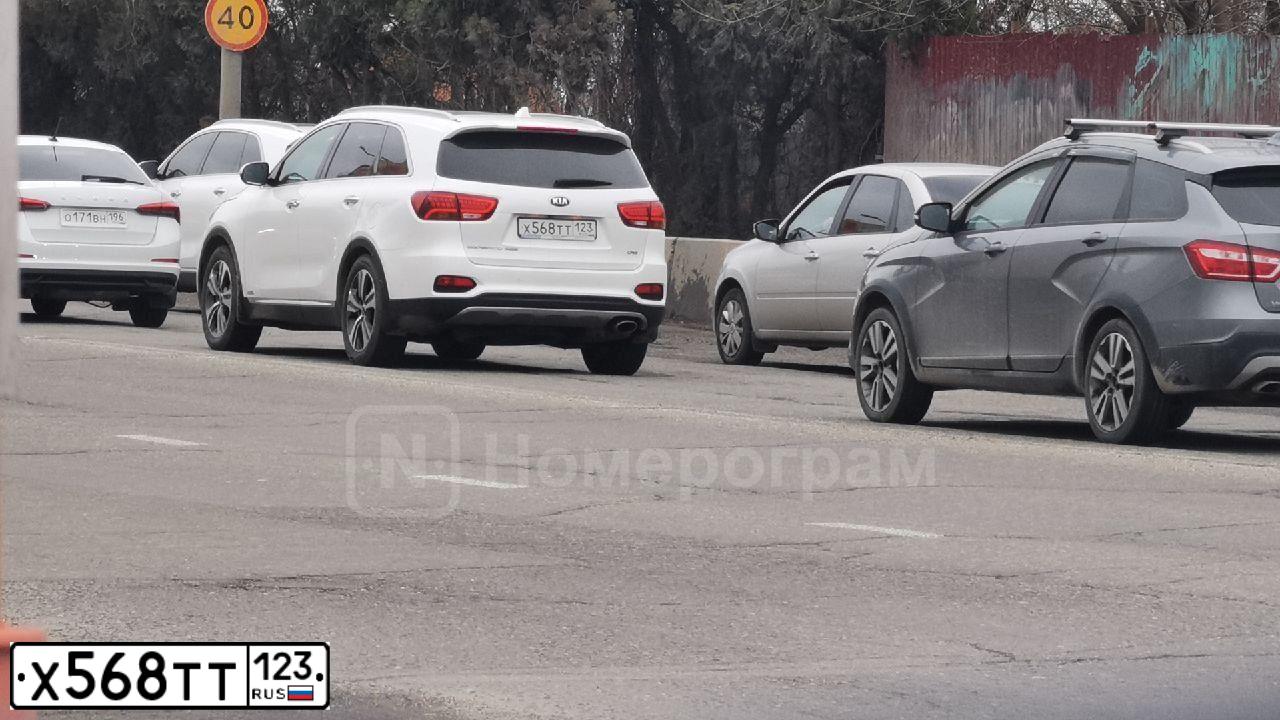 Фото автомобиля KIA SORENTO, 2018 — госномер Н450РС797. Цвет: Белый