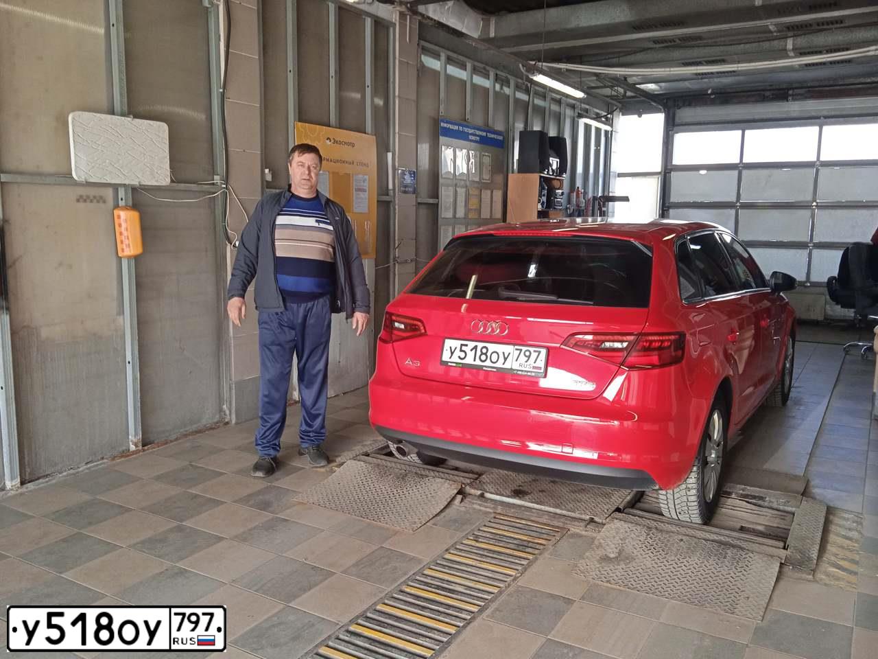 Фото автомобиля AUDI A3, 2014 — госномер А358КЕ777. Цвет: Красный