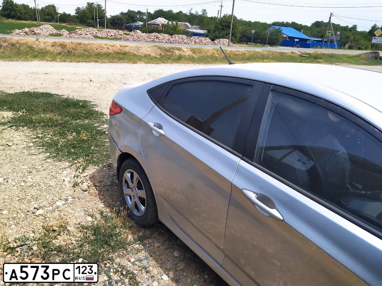 Фото автомобиля HYUNDAI SOLARIS, 2013 — госномер М503ВЕ77. Цвет: СЕРЕБРИСТЫЙ