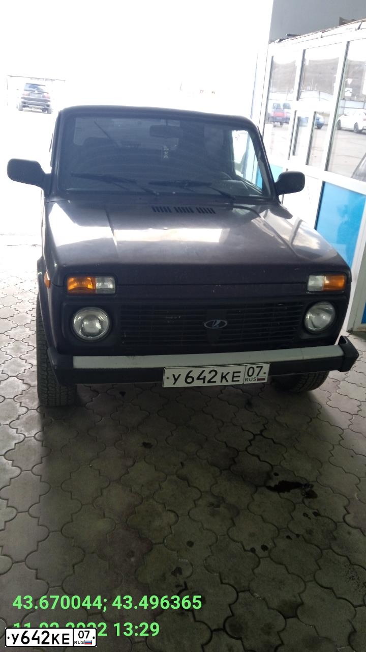 Фото автомобиля LADA 2121 NIVA, 2002 — госномер У642КЕ07. Цвет: ФИОЛЕТОВЫЙ
