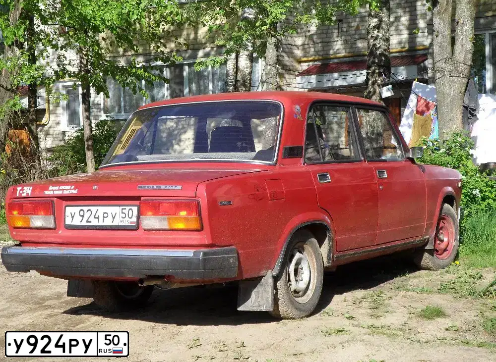 Фото автомобиля LADA 2107, 1998 — госномер У924РУ50. Цвет: КРАСНЫЙ ТЕМНЫЙ