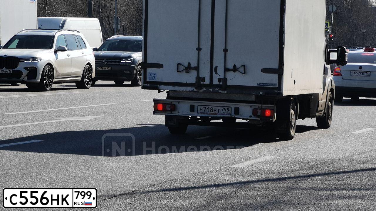 Фото автомобиля FORD MONDEO, 2018 — госномер С556НК799. Цвет: Серебристый